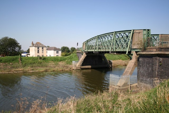 File:Bardney Bridge and Sloop House - geograph.org.uk - 517511.jpg