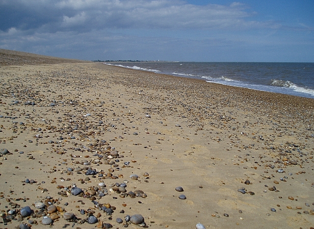 File:Beach at Dunwich - geograph.org.uk - 192545.jpg