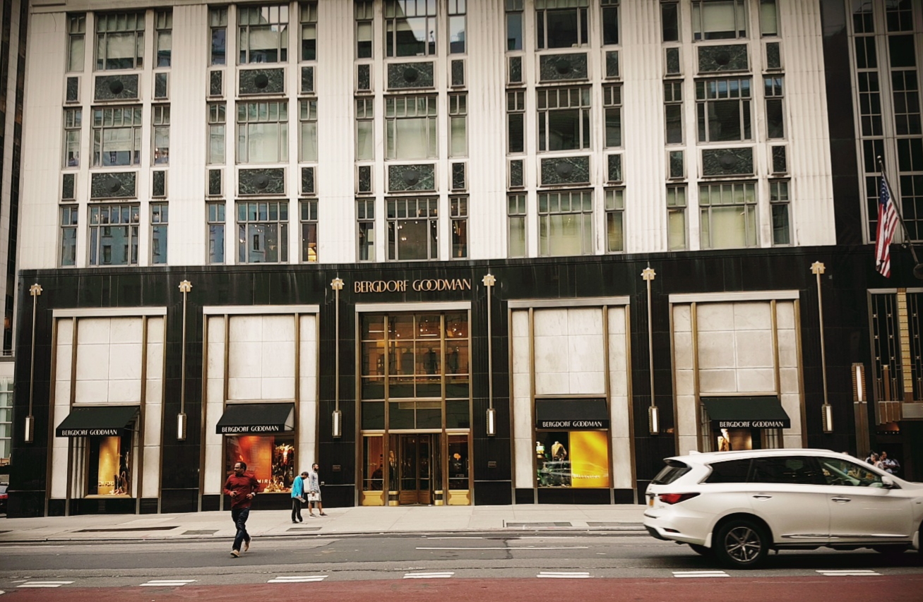 File:Bergdorf Goodman window on Fifth Avenue New York City.jpg