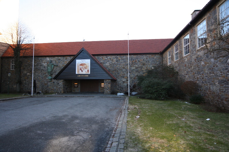 File:Bergens Sjøfartsmuseum inngang.jpg