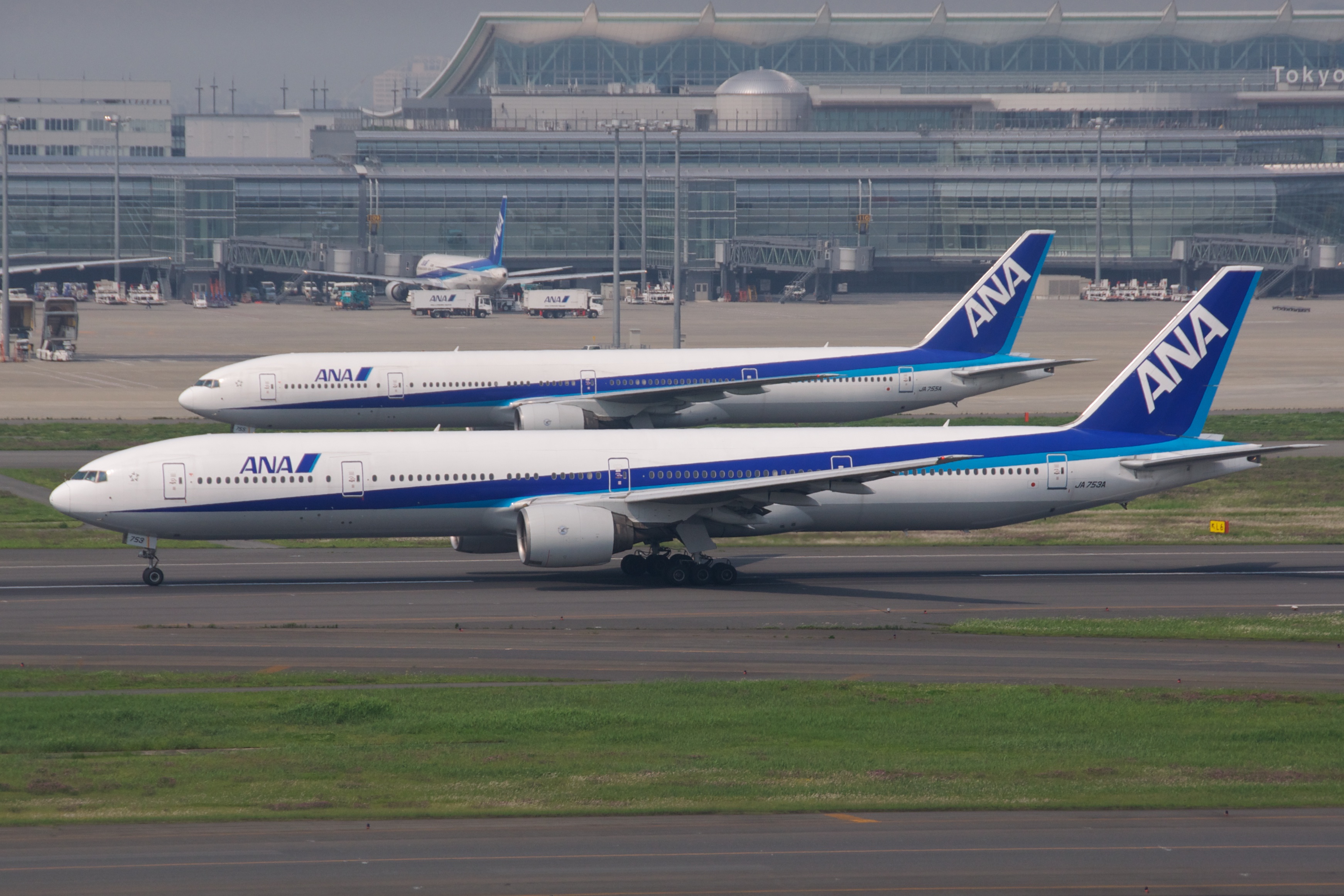 File:Boeing 777-300 (All Nippon Airways) Boeing Twins (7179571230