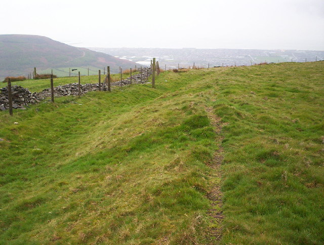 File:Buarth y Gaer Iron Age Hill Fort - geograph.org.uk - 95125.jpg