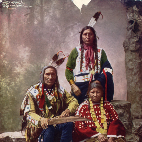 File:Chief Little Wound and Family.jpg
