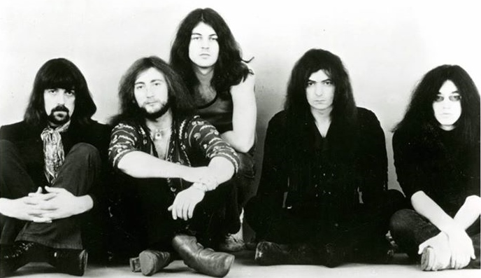 Deep Purple Mark II in 1971. Left to right: [[Jon Lord]], [[Roger Glover]], [[Ian Gillan]], [[Ritchie Blackmore]] and [[Ian Paice]].