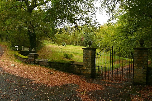 File:Entrance to Hafodneddyn - geograph.org.uk - 1019052.jpg