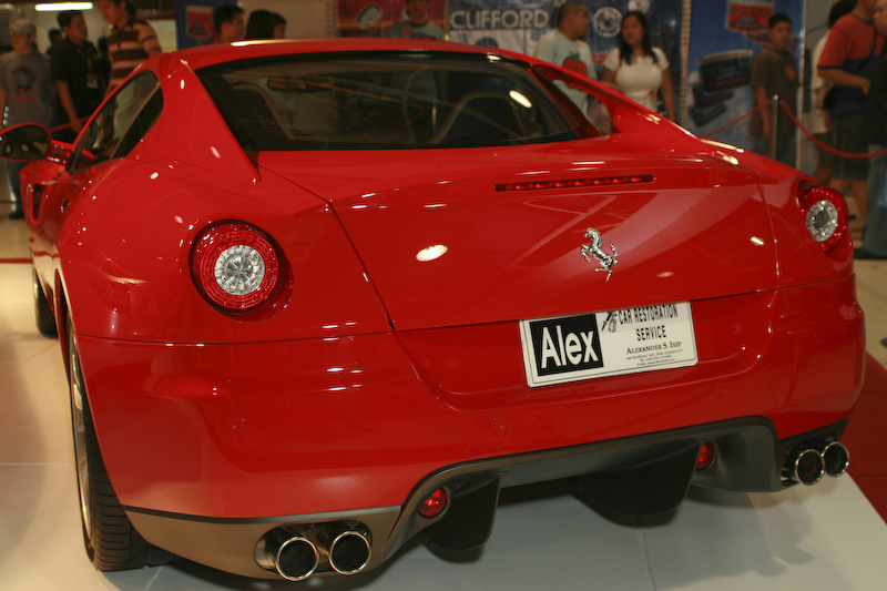Ferrari back. Ferrari 488 GTB C полосками Италии. Ferrari back view. Ferrari берлинета фото.