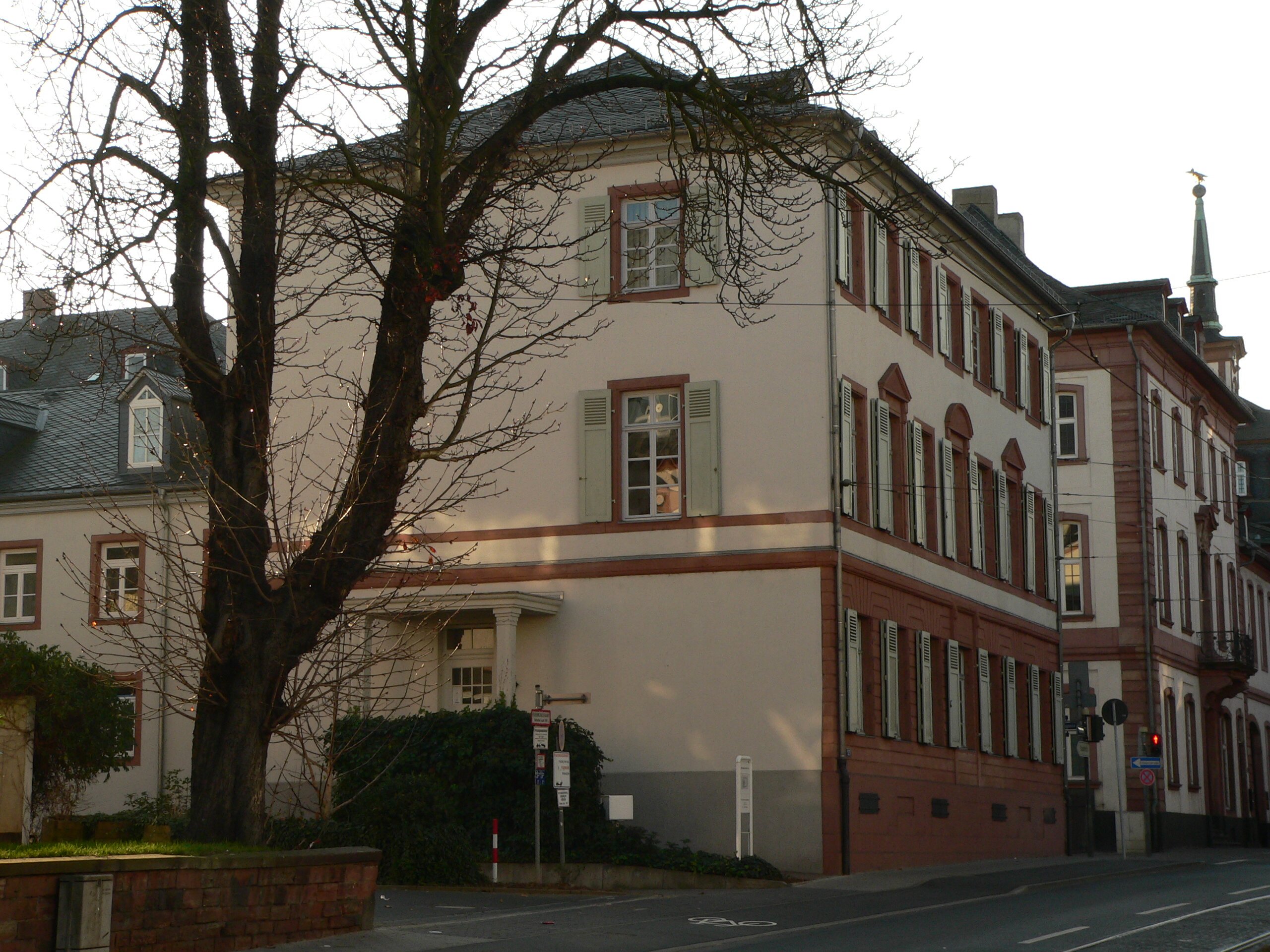 Former county court in Frankfurt-Höchst, office of Wikimedia Germany