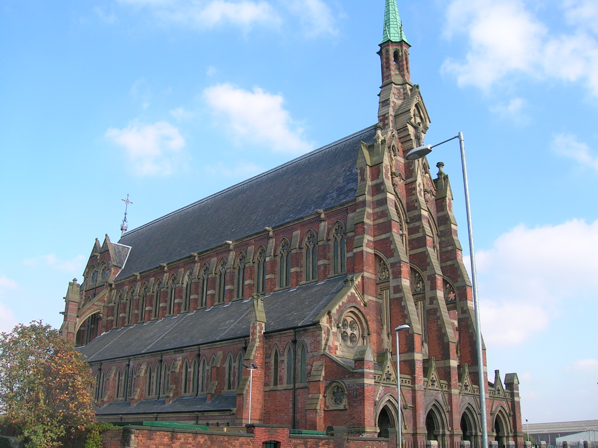 https://upload.wikimedia.org/wikipedia/commons/1/18/Gorton_Monastery%2C_Gorton.jpg?uselang=en-gb