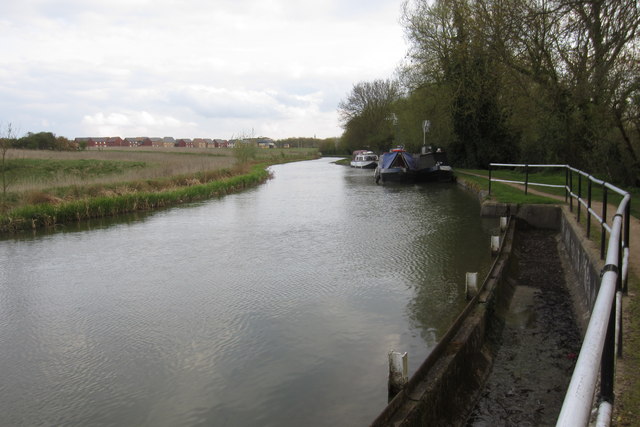 File:Grand Union canal by Joan's Piece - geograph.org.uk - 2899588.jpg