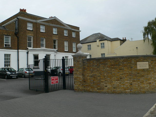 File:Halliford School - geograph.org.uk - 2658765.jpg