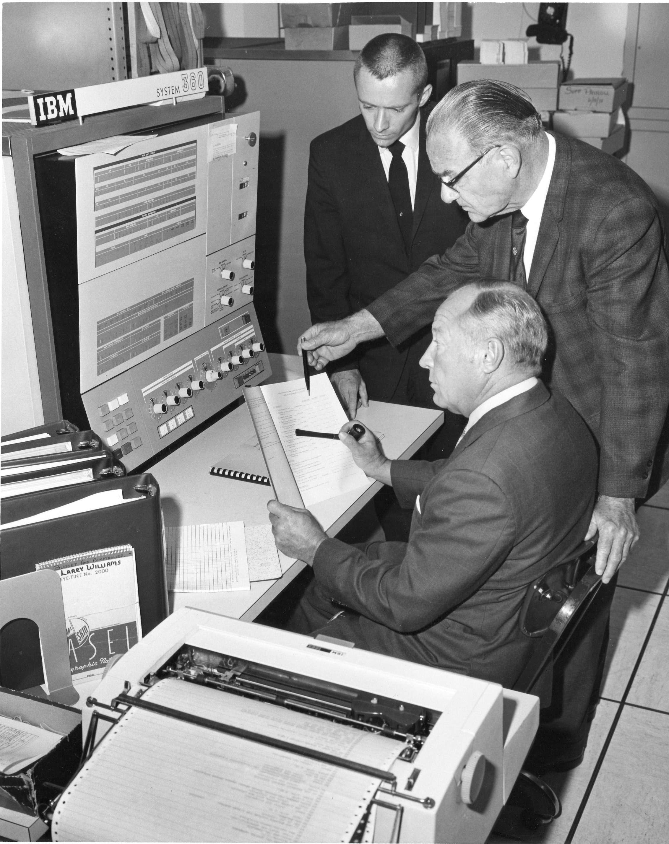 Компьютер веко. Клавиатура IBM 360. IBM 1967. Компьютер 1960. Компьютер 1960 года.