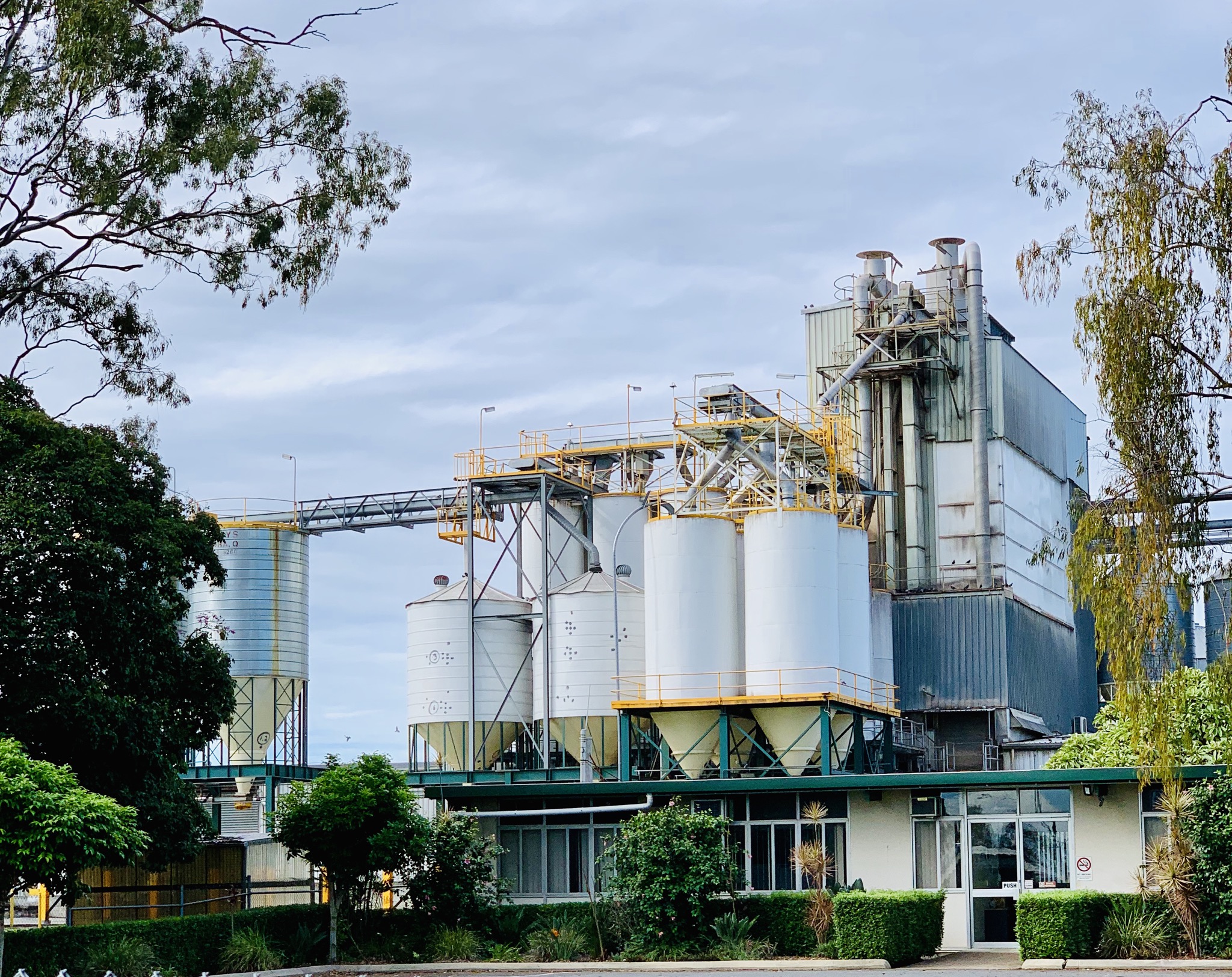 File:Ingham's Wacol Feed Mill, Queensland 05.jpg - Wikimedia Commons