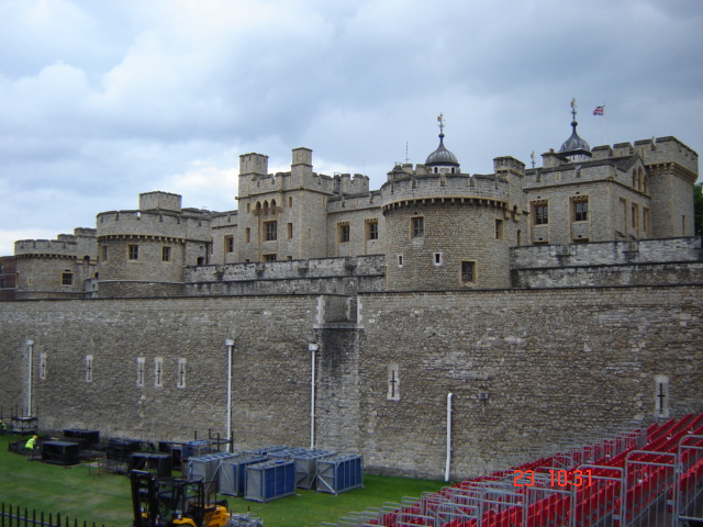 File:London Tower 23 June 07 - panoramio.jpg