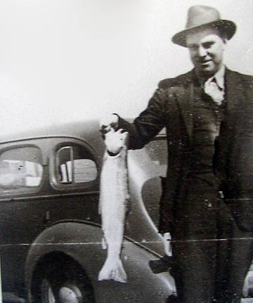 Los Angeles River Steelhead January 1940 - cropped (27807006898)