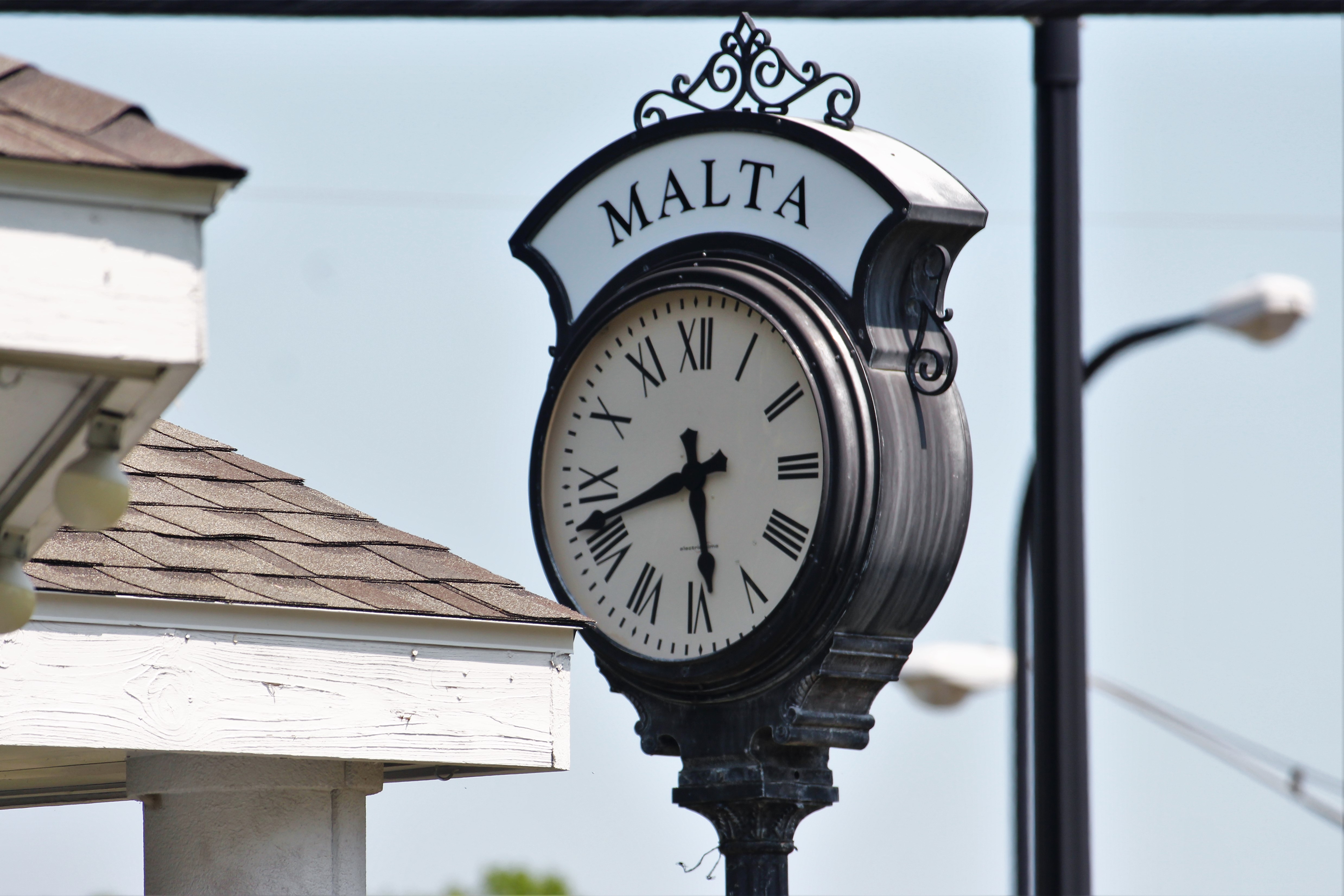 Street clock. Часы на улицу столб. Часы New York. New York Clock. Серое улица часы вертикальные фото картинки.