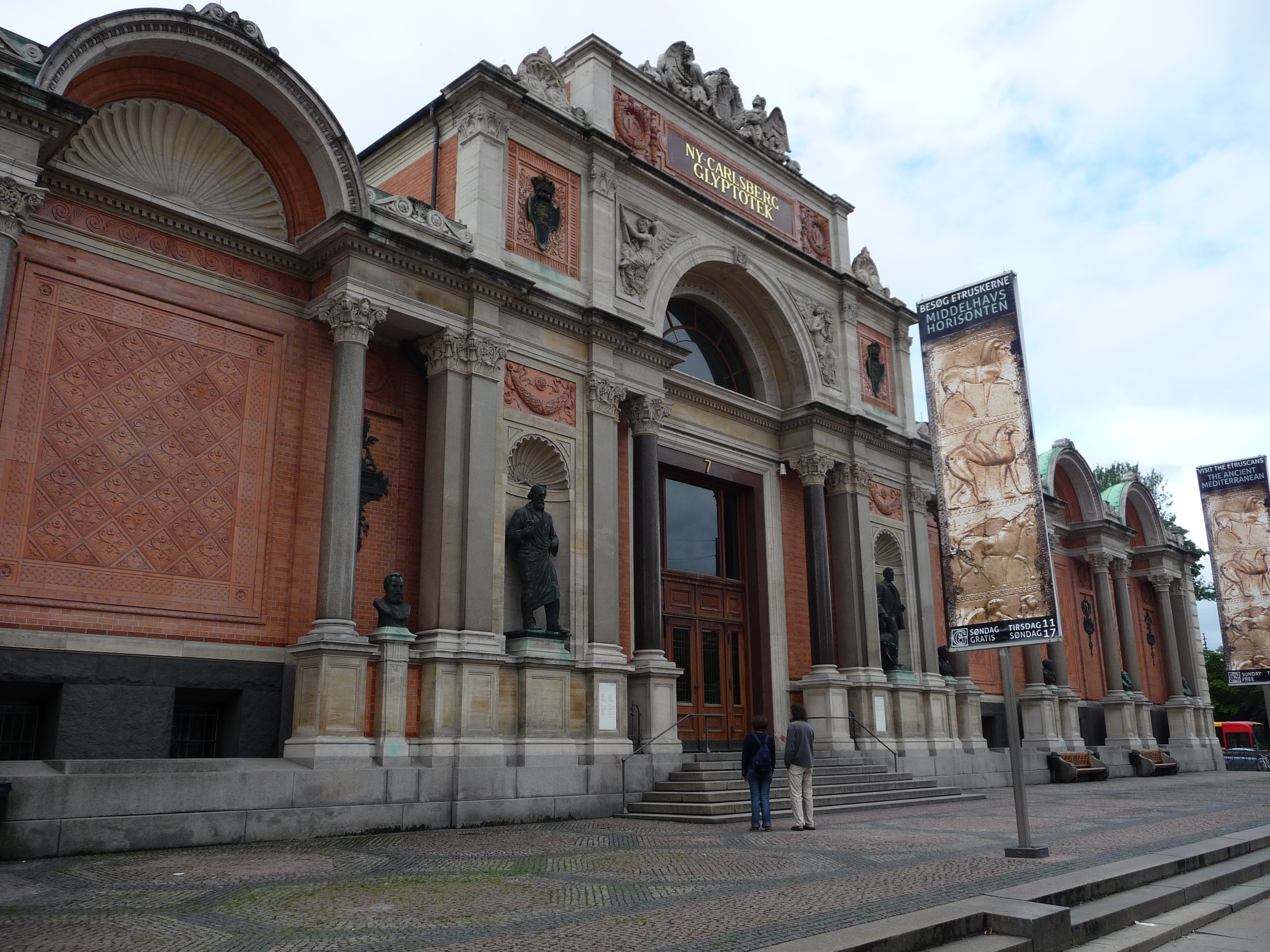 Fil:Ny Carlsberg Glyptotek - entrance.jpg Wikipedia, den frie encyklopædi