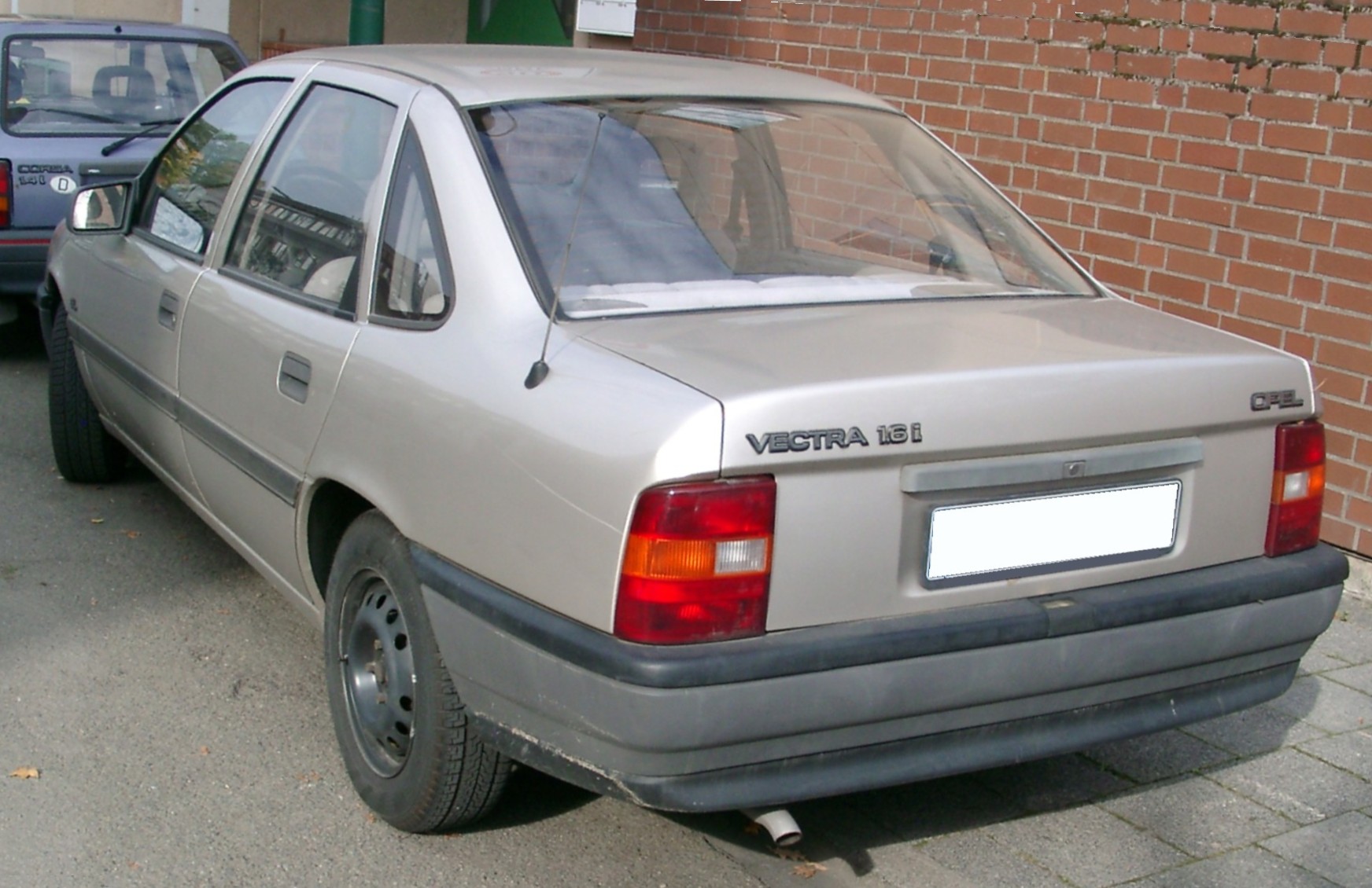 File:Opel Vectra B Caravan 1.6 Edition2000 (10).jpg - Wikimedia Commons