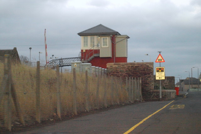 File:Railway Signal Box at Carnoustie Station - geograph.org.uk - 1096546.jpg