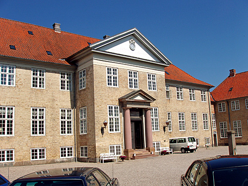 File:Skjoldnæsholm.jpg