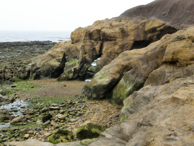 Smuggler's Cave - Cullercoats - geograph.org.uk - 525529