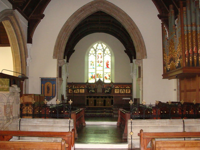 File:St Peter's church, Newnham-on-Severn - interior - geograph.org.uk - 1464110.jpg