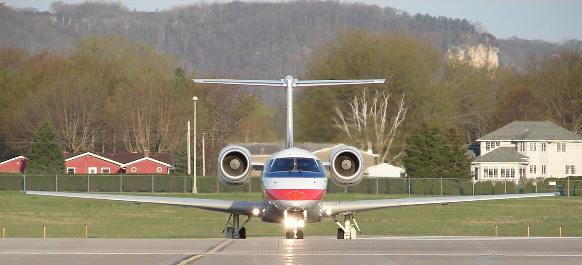 THE Embraer Regional Jet (478768866).jpg