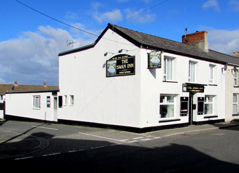 File:The Swan Inn, Pembroke Dock - geograph.org.uk - 4383401.jpg