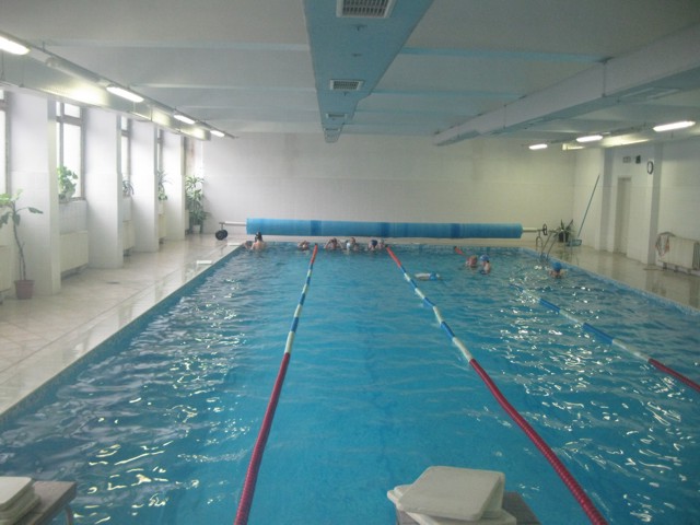 File:The swimming pool of the French High School in Plovdiv.jpg