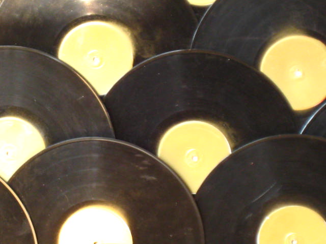 File:Vinyl Records.jpg - Wikimedia Commons