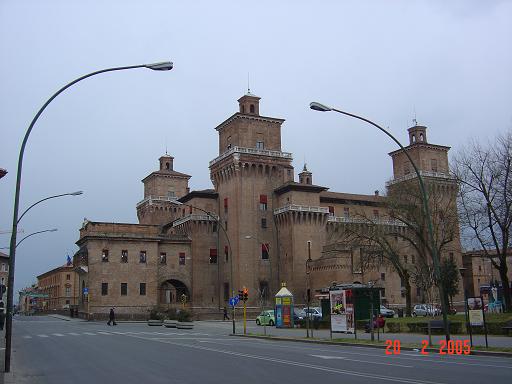 File:İl Castello Ferrara1.jpg