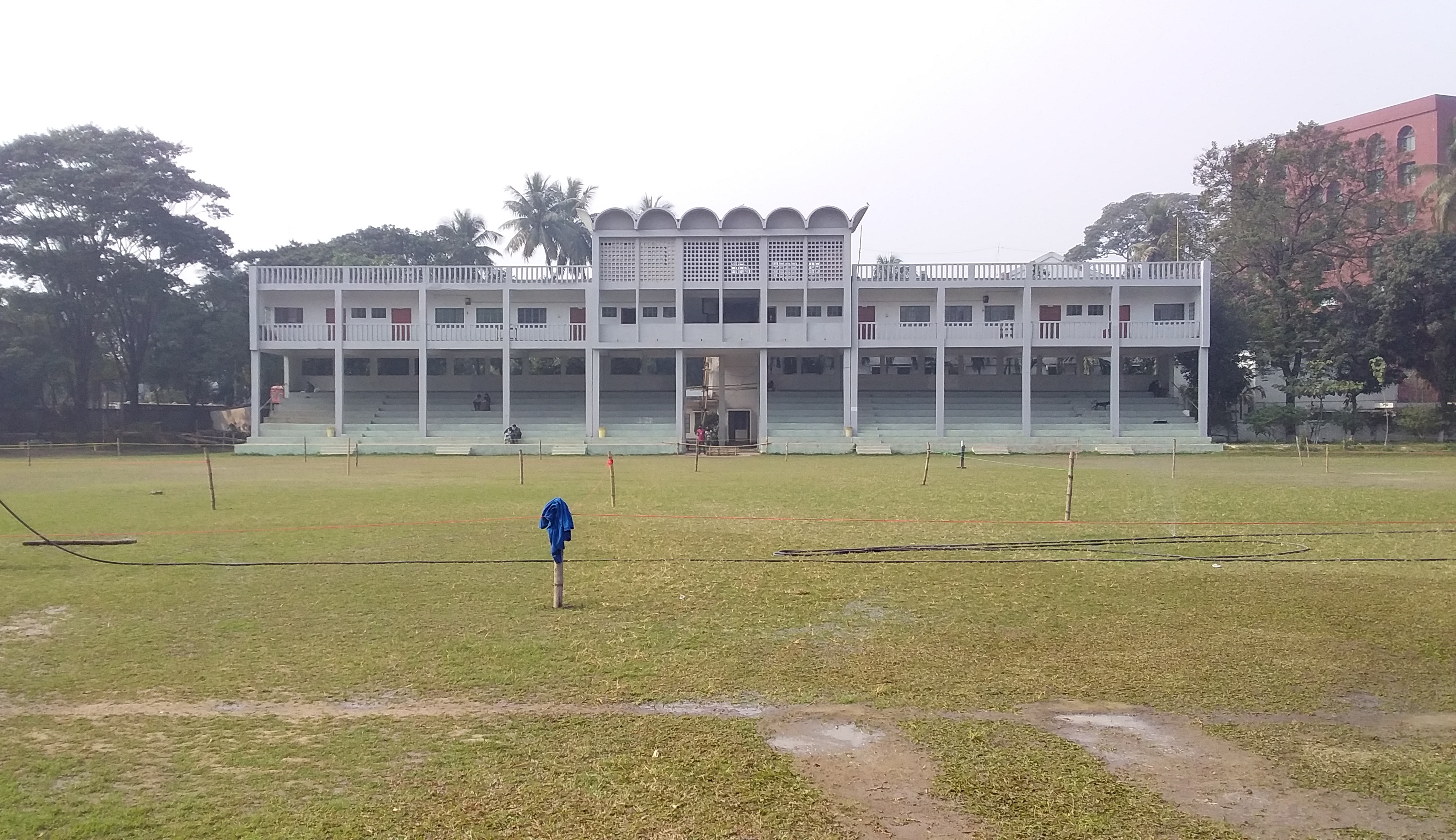 চিত্র:ঢাকা বিশ্ববিদ্যালয় কেন্দ্রীয় খেলার মাঠ.jpg - উইকিপিডিয়া