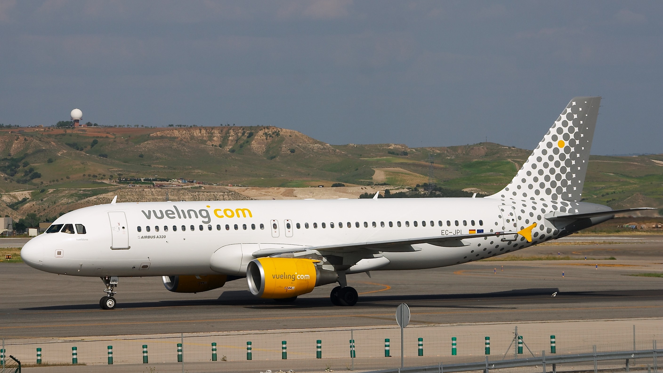 file-airbus-a320-214-vueling-ec-jpl-lemd-jpg-wikipedia