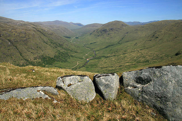 File:An outcrop on Meall Voirlich - geograph.org.uk - 1340076.jpg