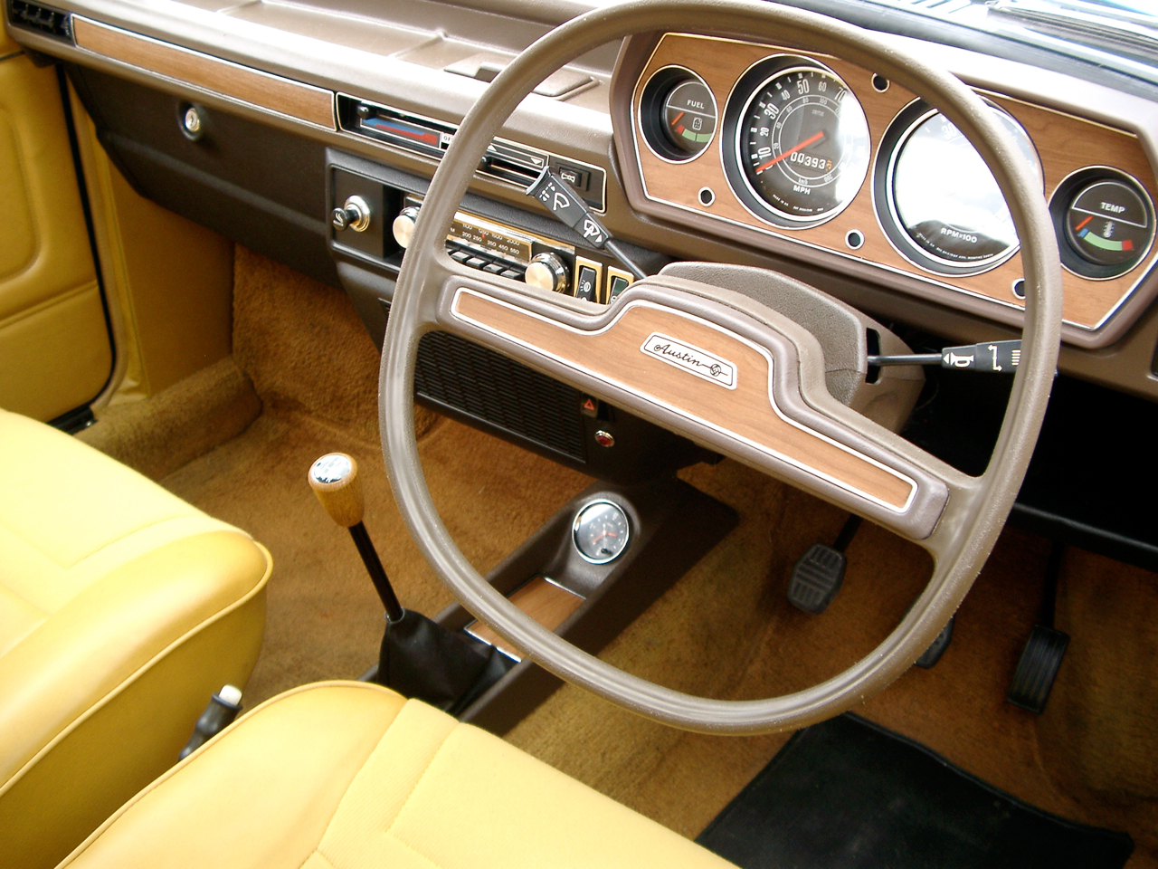 Austin_Allegro_Interior_with_Quartic_ste