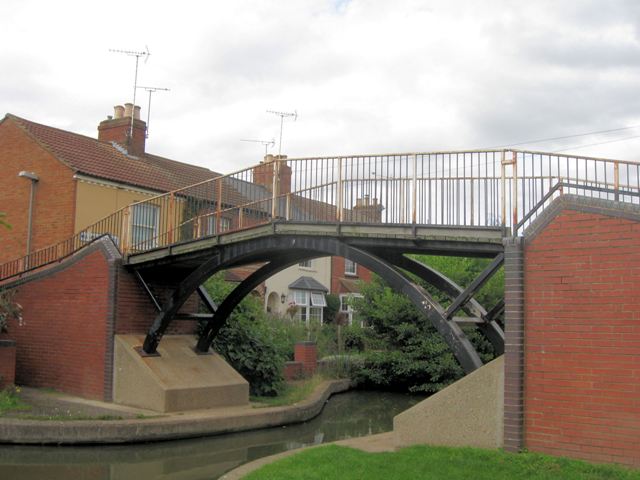 File:Aylesbury Arm, Highbridge (Footbridge over the Canal) - geograph.org.uk - 1442971.jpg