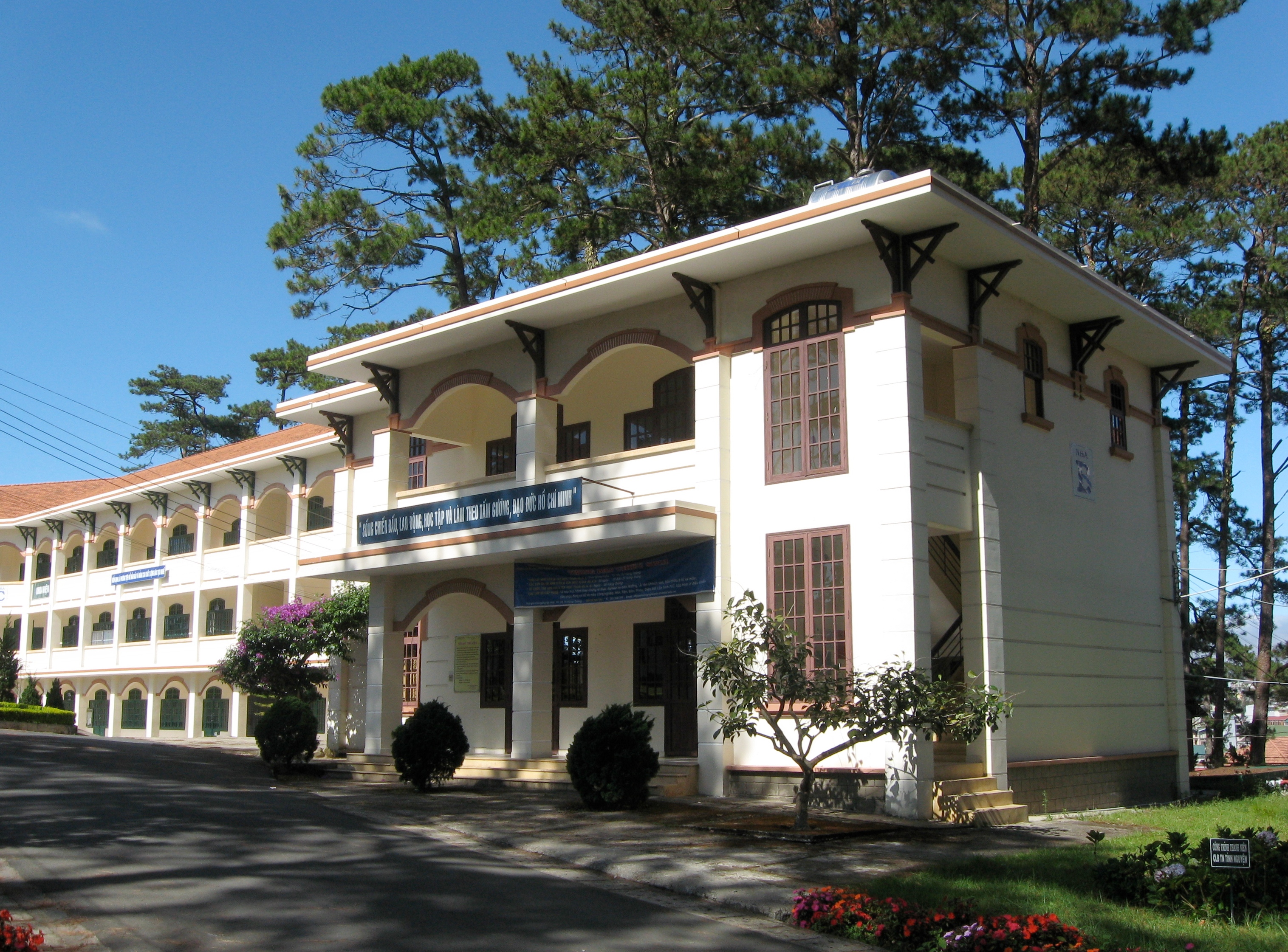 B building. Dalat University. Savo Vocational College.