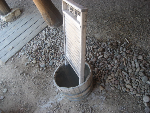 File:Bent's Old Fort - Wash board.jpg