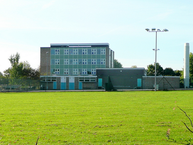 File:Bredon Hill Middle School - geograph.org.uk - 1482827.jpg