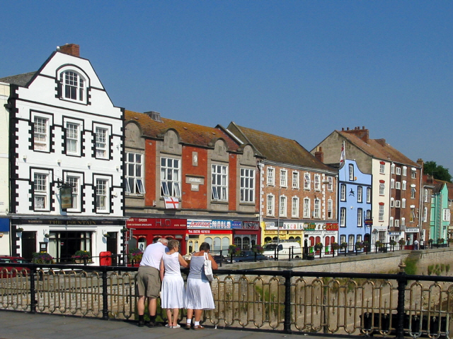 File:Bridgwater West Quay - geograph.org.uk - 923655.jpg