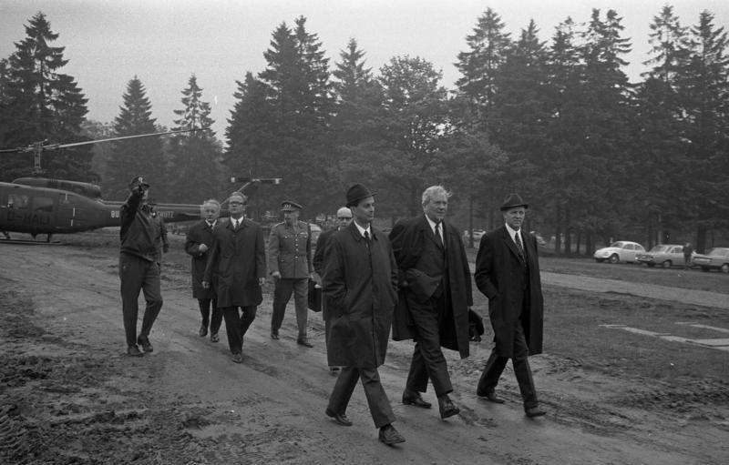 File:Bundesarchiv B 145 Bild-F029234-0030, Nürburgring, Bundeswehrparade zum NATO-Jubiläum.jpg