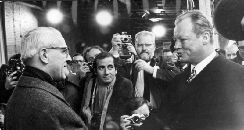 Bundesarchiv Bild 183-J0319-0010-002, Erfurt, Treffen Willy Brandt mit Willi Stoph.jpg