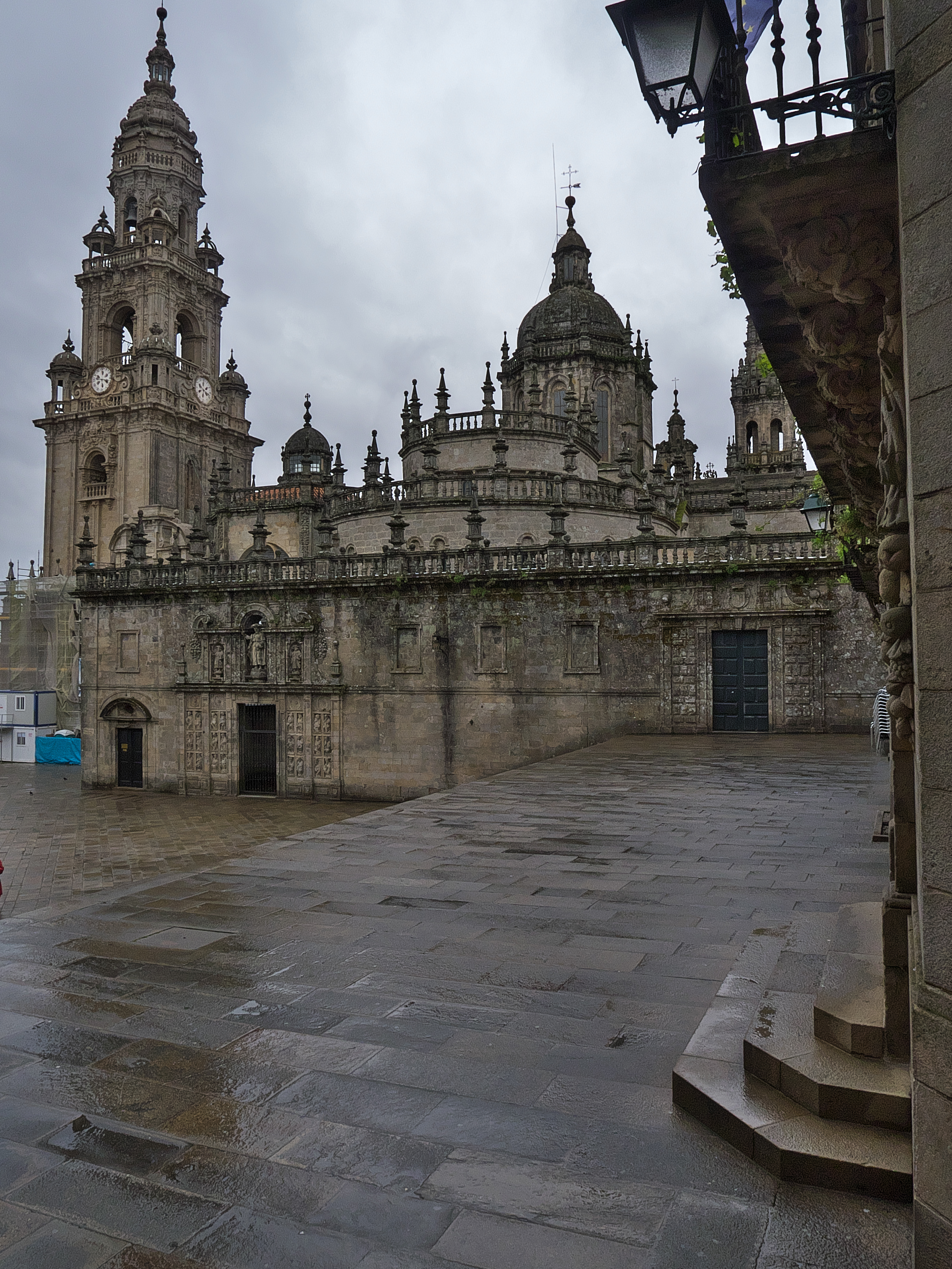 Conciencia Pericia Acelerar File:Catedral de Santiago de Compostela. Torre del Reloj.jpg - Wikipedia