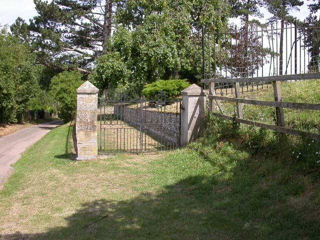 File:Cemetery Gates - geograph.org.uk - 204287.jpg