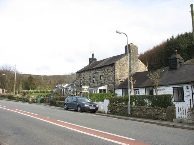 File:Character house and cottages in the hamlet of Gyrn Goch - geograph.org.uk - 344545.jpg