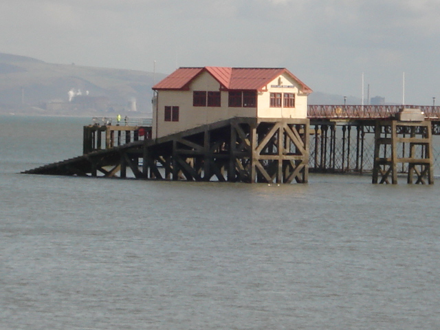 File:Close-up of Mumbles lifeboat station - geograph.org.uk - 460975.jpg