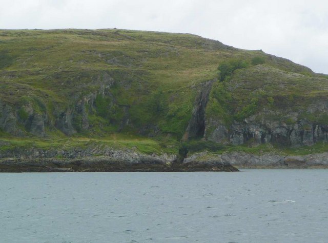 File:Deep cleft on Lismore - geograph.org.uk - 952018.jpg