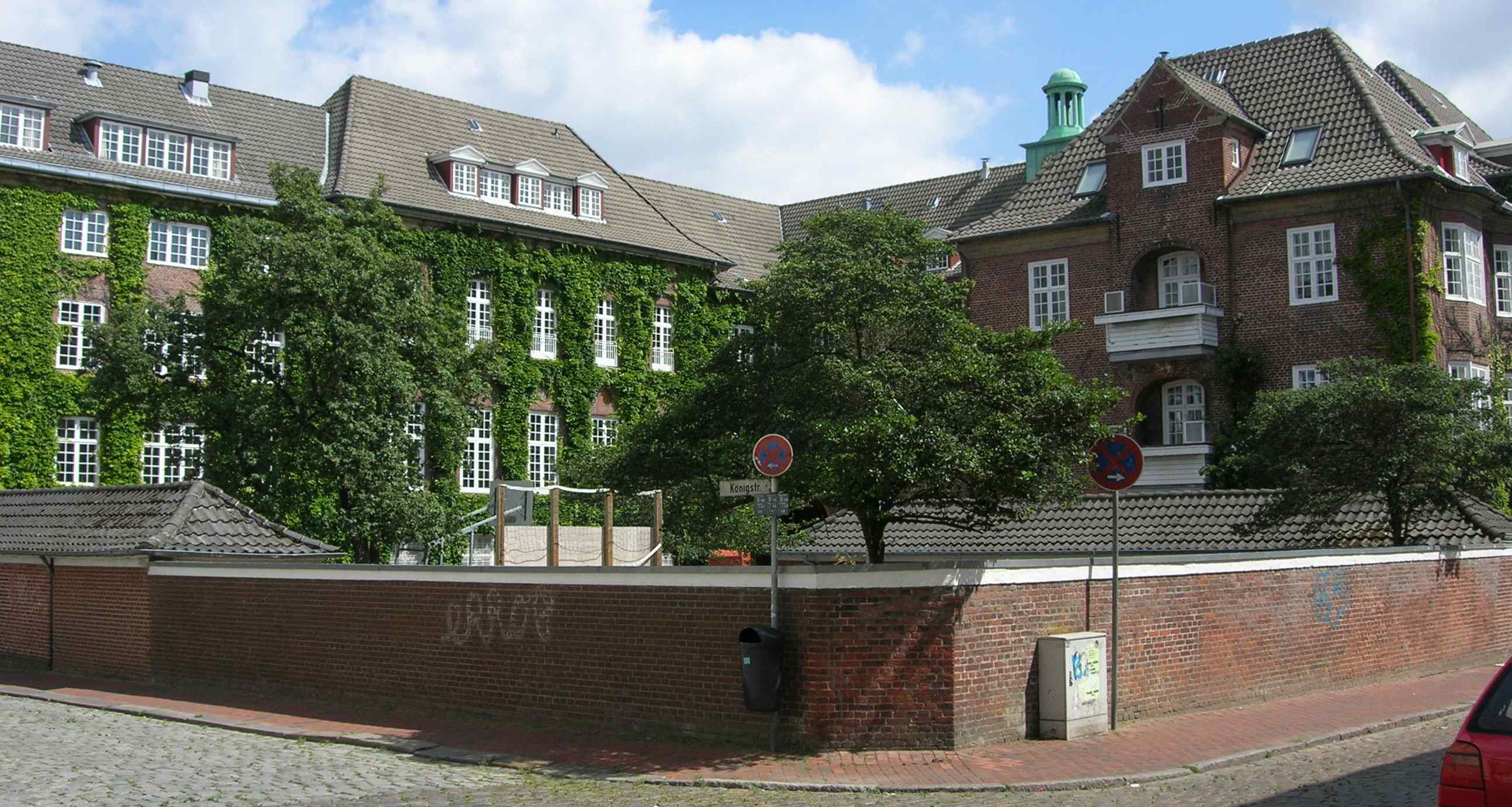 Duborg-Skolen in Flensburg. Duborg-Skolen(Danish for Duburg-School) is a Danish upper secondary scho...