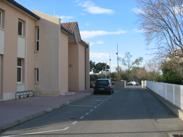 File:Eglise SDJ Avignon, France.jpg