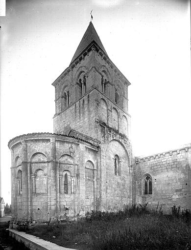 File:Eglise Saint-Pierre - Abside et clocher, au nord-est - Neuillac - Médiathèque de l'architecture et du patrimoine - APMH00030856.jpg