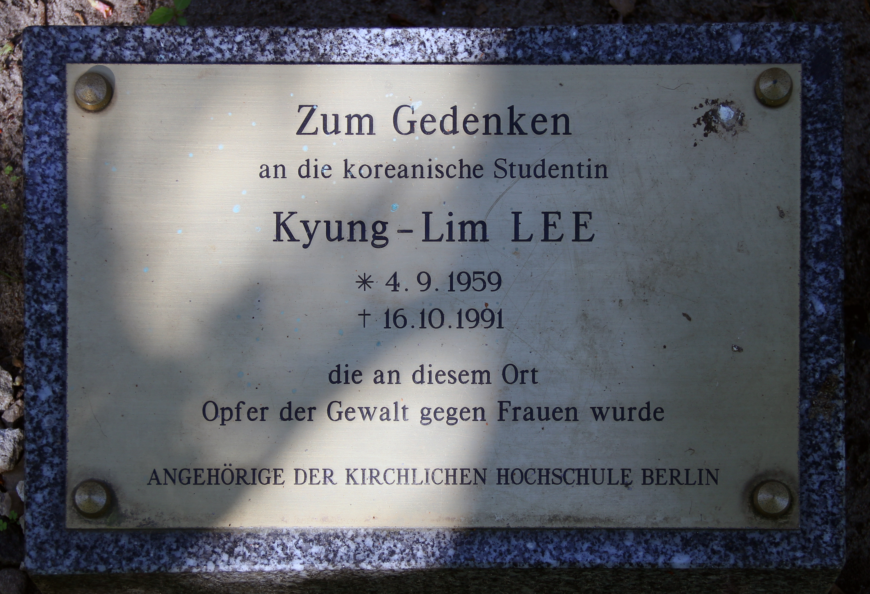 File:Gedenktafel Teltower Damm 118 (Zehld) Kyung-Lim  - Wikimedia  Commons